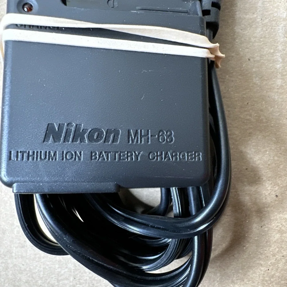 Nikon MH-63 Camera Charger for EN-EL10 Battery Coolpix S200 S210 S230 S500